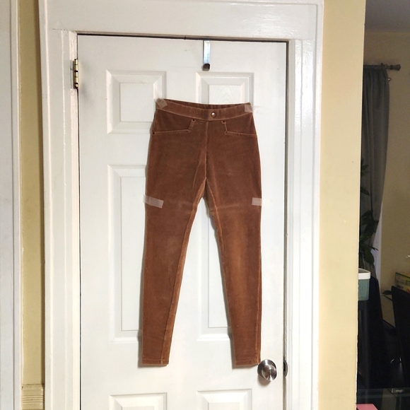 HUE Other - HUE Women's Corduroy Pants in Rust Brown